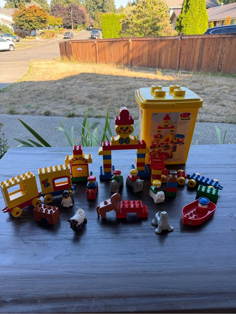 Lego DUPLO 2386 retired set with oversized bucket and extra blocks